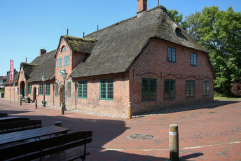 Museum im Dorf. Das Heimatmuseum, bekannt für Lesungen, Auftritte, Veranstaltungen im Ortskern von Dorf.
